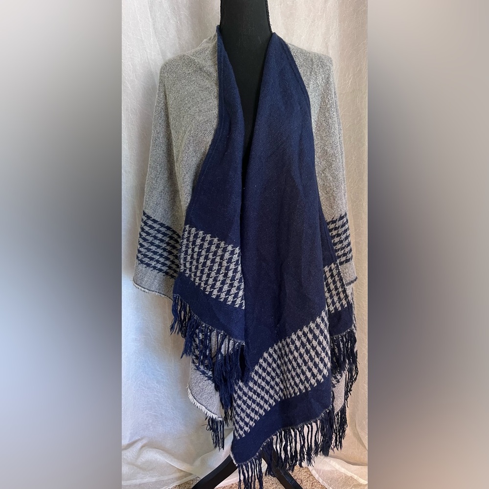 Gray and Blue Houndstooth Shawl with Fringe